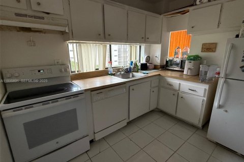 Condo in Sunny Isles Beach, Florida, 1 bedroom № 1994034 - photo 4