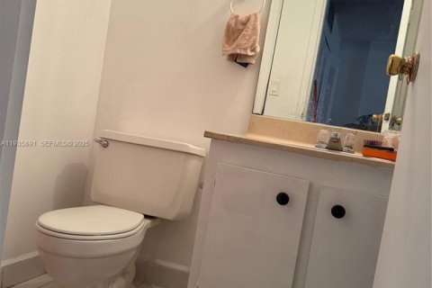 Condo in Sunny Isles Beach, Florida, 1 bedroom № 1994034 - photo 2