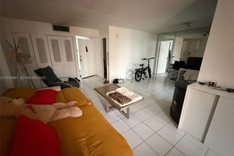 Condo in Sunny Isles Beach, Florida, 1 bedroom № 1994034 - photo 7