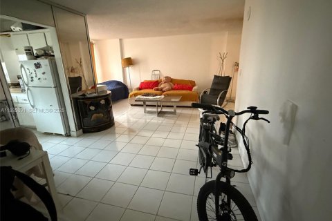 Condo in Sunny Isles Beach, Florida, 1 bedroom № 1994034 - photo 6