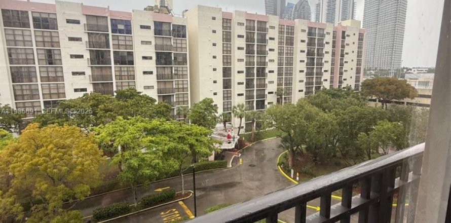 Condo in Sunny Isles Beach, Florida, 1 bedroom № 1994034