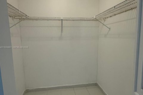 Condominio en alquiler en Sunny Isles Beach, Florida, 1 dormitorio, 71.26 m2 № 1994034 - foto 25