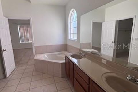 Casa en alquiler en Kissimmee, Florida, 4 dormitorios, 186.27 m2 № 1901663 - foto 13