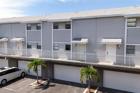 Condo in Indian Shores, Florida, 2 bedrooms  № 2142744 - photo 2