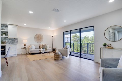 Condo in Indian Shores, Florida, 2 bedrooms  № 2142744 - photo 6