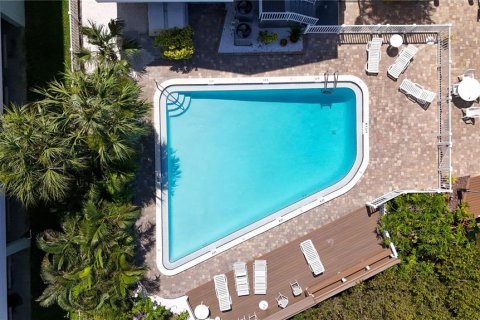 Condo in Indian Shores, Florida, 2 bedrooms  № 2142744 - photo 29