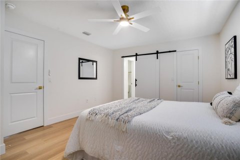 Condo in Indian Shores, Florida, 2 bedrooms  № 2142744 - photo 19