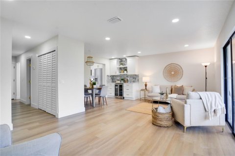 Condo in Indian Shores, Florida, 2 bedrooms  № 2142744 - photo 7