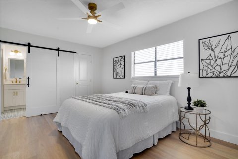 Condo in Indian Shores, Florida, 2 bedrooms  № 2142744 - photo 17