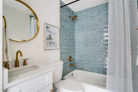 Condo in Indian Shores, Florida, 2 bedrooms  № 2142744 - photo 27
