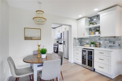 Condo in Indian Shores, Florida, 2 bedrooms  № 2142744 - photo 10