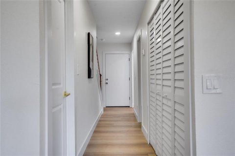 Condo in Indian Shores, Florida, 2 bedrooms  № 2142744 - photo 5