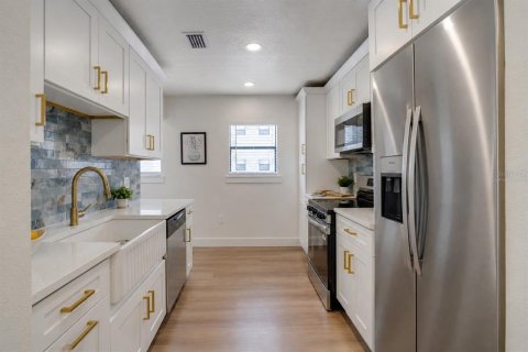 Condo in Indian Shores, Florida, 2 bedrooms  № 2142744 - photo 11