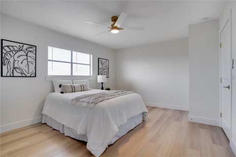 Condo in Indian Shores, Florida, 2 bedrooms  № 2142744 - photo 18