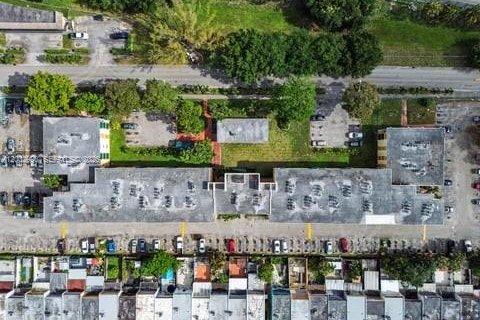 Condominio en venta en Hialeah, Florida, 2 dormitorios, 71.53 m2 № 2066455 - foto 3