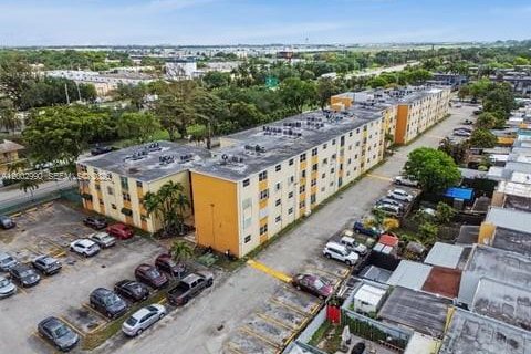 Condominio en Hialeah, Florida, 2 dormitorios  № 2066455
