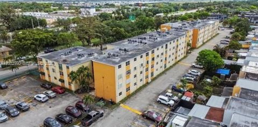 Condominio en Hialeah, Florida, 2 dormitorios  № 2066455