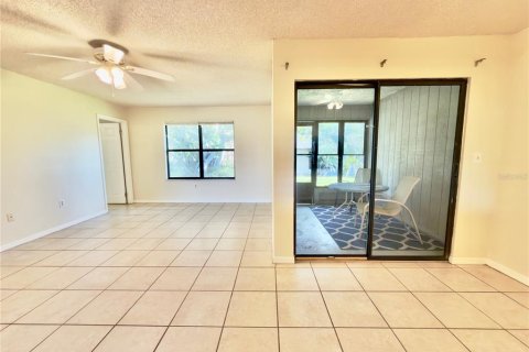 Villa ou maison à louer à Bradenton, Floride: 2 chambres, 121.05 m2 № 2098326 - photo 6