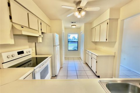 Villa ou maison à louer à Bradenton, Floride: 2 chambres, 121.05 m2 № 2098326 - photo 9