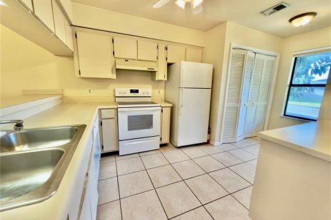 Villa ou maison à louer à Bradenton, Floride: 2 chambres, 121.05 m2 № 2098326 - photo 8