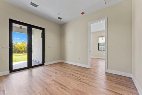 Casa en venta en Miami, Florida, 4 dormitorios, 241.55 m2 № 1975094 - foto 21