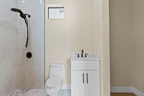 Casa en venta en Miami, Florida, 4 dormitorios, 241.55 m2 № 1975094 - foto 24