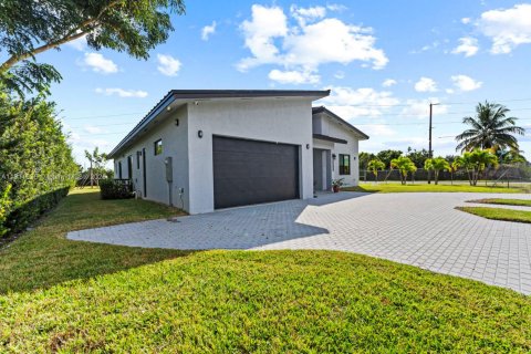 Casa en venta en Miami, Florida, 4 dormitorios, 241.55 m2 № 1975094 - foto 8
