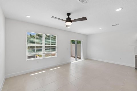 Townhouse in Davenport, Florida 3 bedrooms, 159.05 sq.m. № 2096386 - photo 11