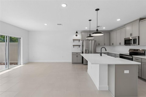 Townhouse in Davenport, Florida 3 bedrooms, 159.05 sq.m. № 2096386 - photo 8