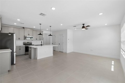 Townhouse in Davenport, Florida 3 bedrooms, 159.05 sq.m. № 2096386 - photo 14