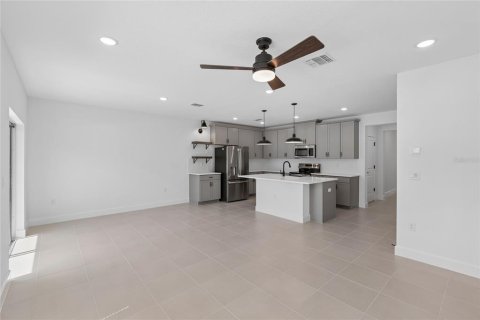 Townhouse in Davenport, Florida 3 bedrooms, 159.05 sq.m. № 2096386 - photo 12