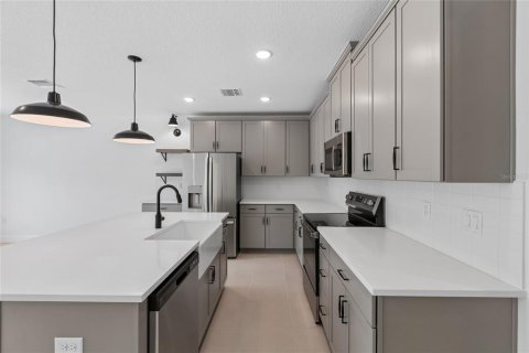 Townhouse in Davenport, Florida 3 bedrooms, 159.05 sq.m. № 2096386 - photo 3