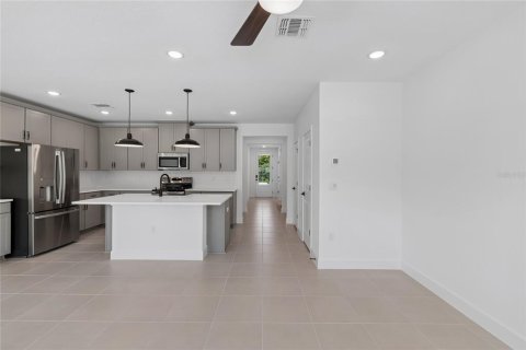 Townhouse in Davenport, Florida 3 bedrooms, 159.05 sq.m. № 2096386 - photo 7
