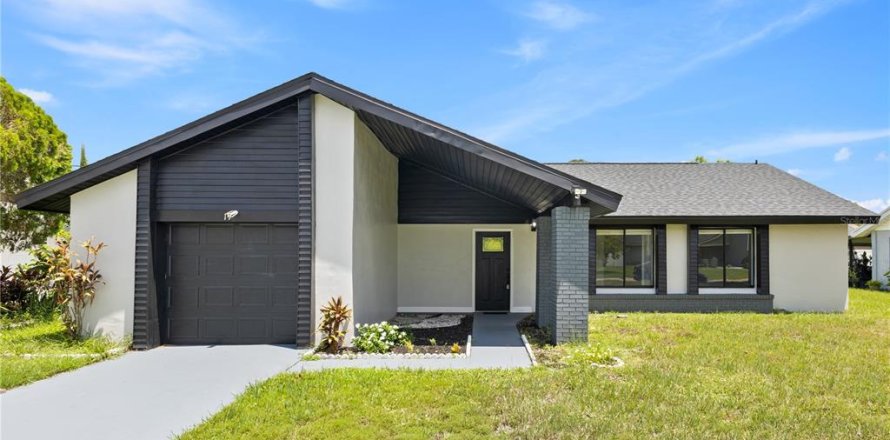 House in Kissimmee, Florida 3 bedrooms, 139.35 sq.m. № 1876153