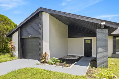 House in Kissimmee, Florida 3 bedrooms, 139.35 sq.m. № 1876153 - photo 2