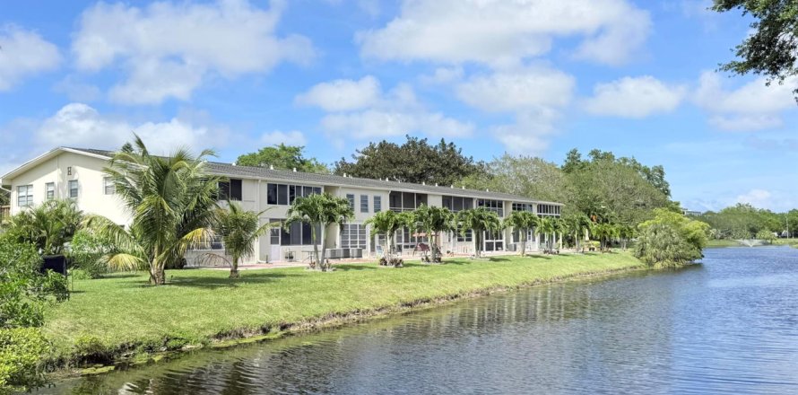 Condo in Deerfield Beach, Florida, 1 bedroom № 2175639