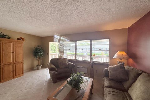 Condo in Deerfield Beach, Florida, 1 bedroom № 2175639 - photo 7