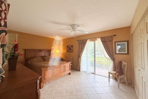 Condo in Deerfield Beach, Florida, 1 bedroom № 2175639 - photo 16