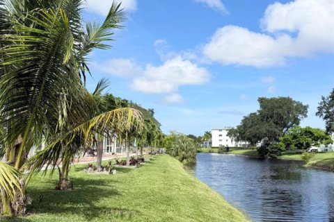 Condo in Deerfield Beach, Florida, 1 bedroom № 2175639 - photo 29