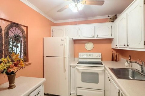 Condo in Deerfield Beach, Florida, 1 bedroom № 2175639 - photo 11