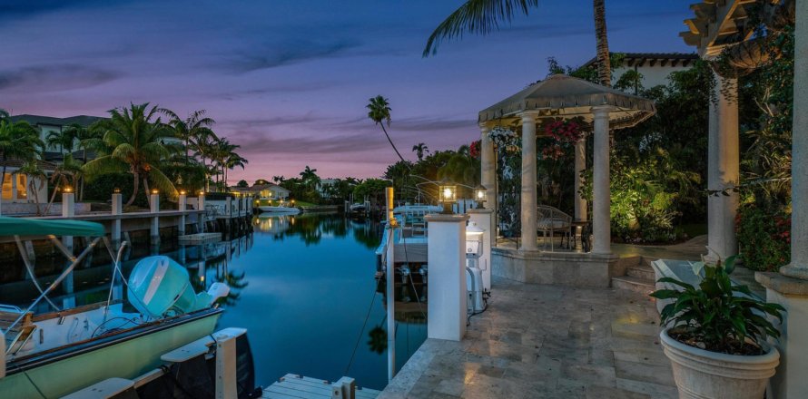 House in Boca Raton, Florida 6 bedrooms, 492.94 sq.m. № 939003