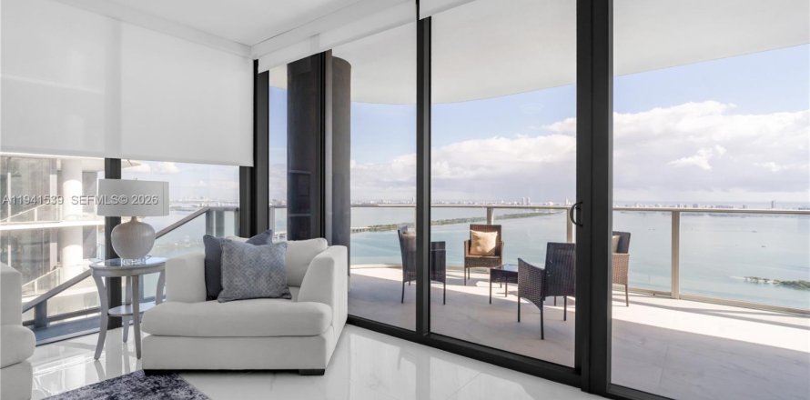 Кондоминиум с 4 спальнями в Майами, Флорида № 1999146