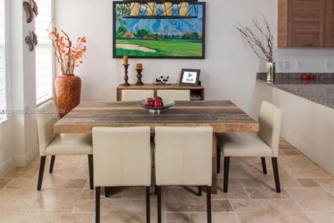 Townhouse in Doral, Florida 3 bedrooms, 173.26 sq.m. № 2240620 - photo 3