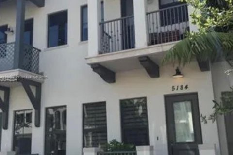 Townhouse in Doral, Florida 3 bedrooms, 173.26 sq.m. № 2240620