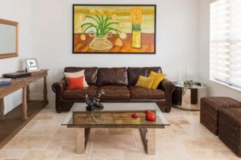 Townhouse in Doral, Florida 3 bedrooms, 173.26 sq.m. № 2240620 - photo 4
