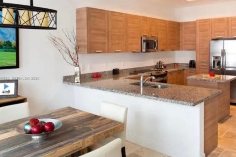 Townhouse in Doral, Florida 3 bedrooms, 173.26 sq.m. № 2240620 - photo 2