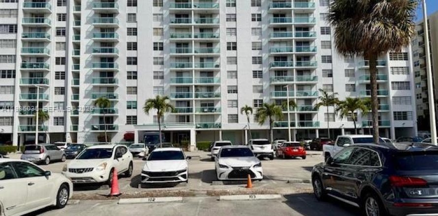 Кондоминиум с 1 спальней в Норт-Майами-Бич, Флорида № 2050865