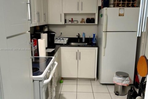 Снять в аренду кондоминиум в Норт-Майами-Бич, Флорида 1 спальня, 73.39м2, № 2050865 - фото 3