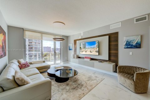 Condo in Sunny Isles Beach, Florida, 2 bedrooms  № 1716254 - photo 11