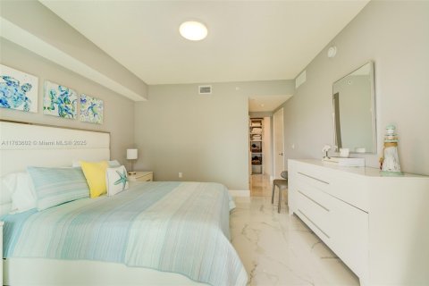 Condo in Sunny Isles Beach, Florida, 2 bedrooms  № 1716254 - photo 24